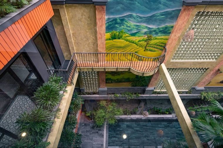 Deluxe King/Twin Pool View